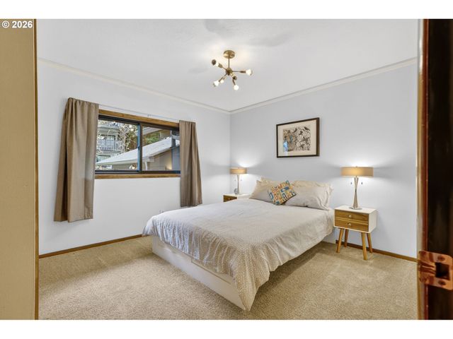 4308 Sw CHESAPEAK Ave, Portland, OR 97239