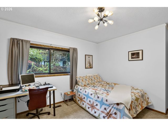 4308 Sw CHESAPEAK Ave, Portland, OR 97239