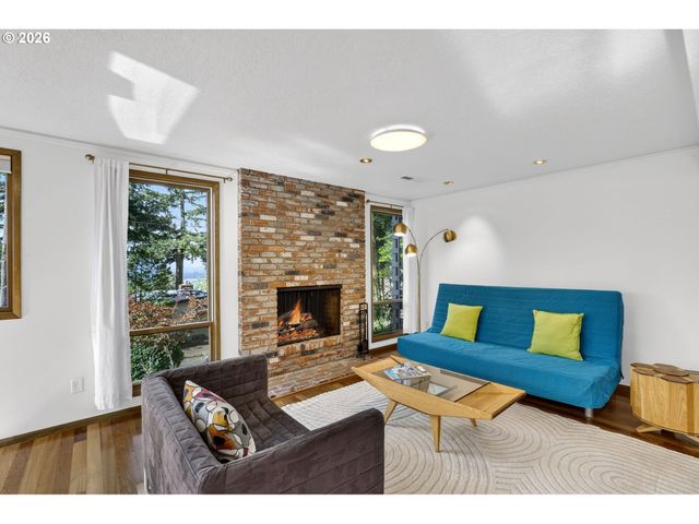 4308 Sw CHESAPEAK Ave, Portland, OR 97239