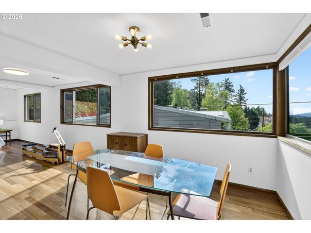 4308 Sw CHESAPEAK Ave, Portland, OR 97239