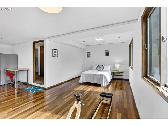 4308 Sw CHESAPEAK Ave, Portland, OR 97239