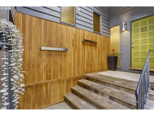 4308 Sw CHESAPEAK Ave, Portland, OR 97239