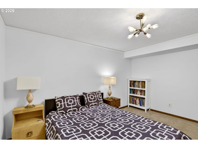 4308 Sw CHESAPEAK Ave, Portland, OR 97239