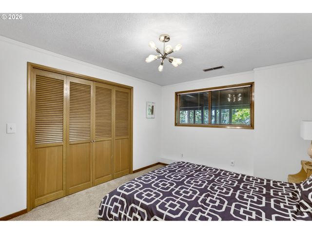 4308 Sw CHESAPEAK Ave, Portland, OR 97239