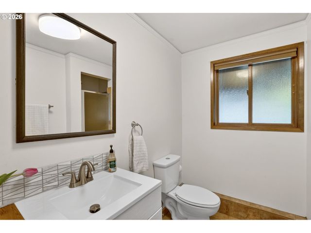 4308 Sw CHESAPEAK Ave, Portland, OR 97239