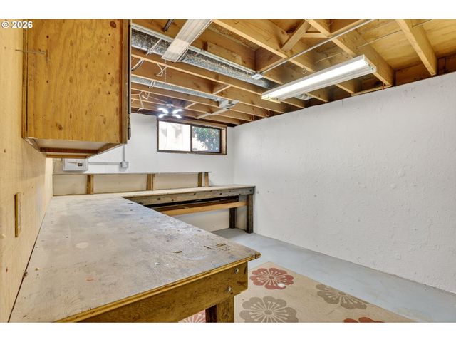 4308 Sw CHESAPEAK Ave, Portland, OR 97239