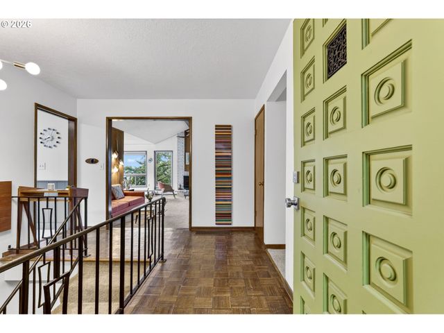 4308 Sw CHESAPEAK Ave, Portland, OR 97239