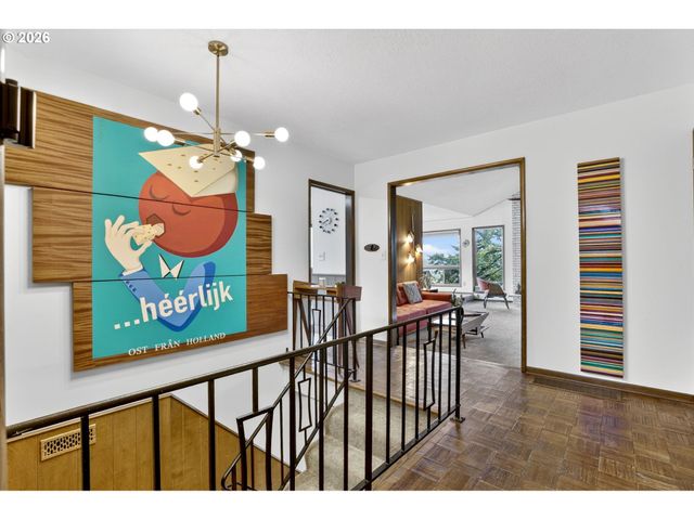 4308 Sw CHESAPEAK Ave, Portland, OR 97239