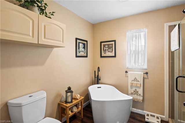 572 Bayside DR, Fort Myers, FL 33919