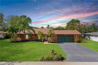 572 Bayside DR, Fort Myers, FL 33919