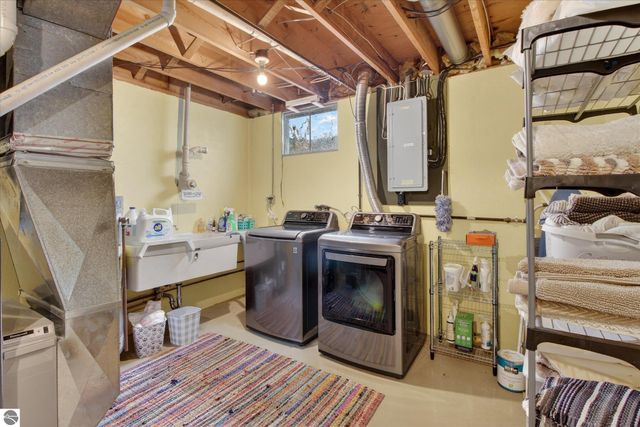 980 Glencoe Road, Alma, MI 48801