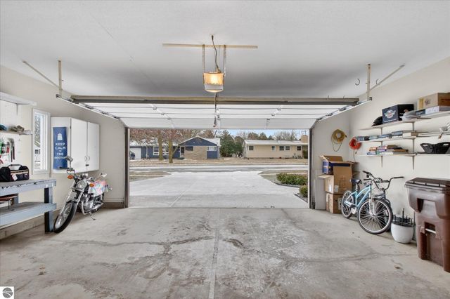 980 Glencoe Road, Alma, MI 48801