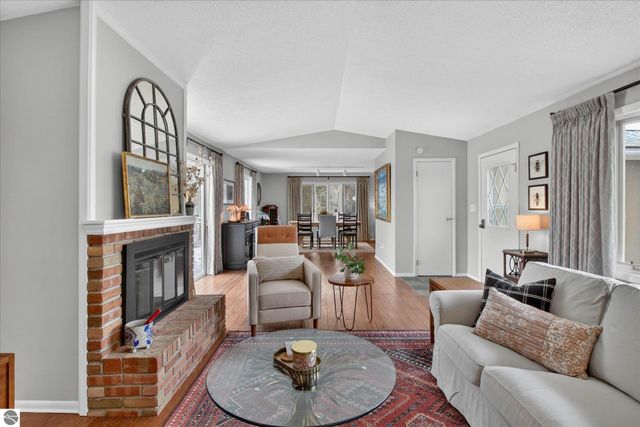 980 Glencoe Road, Alma, MI 48801