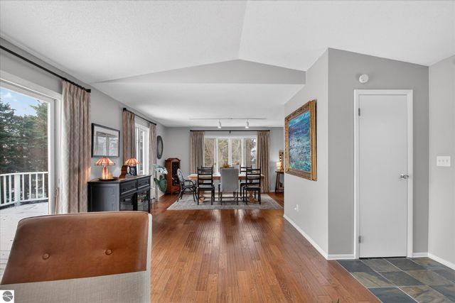 980 Glencoe Road, Alma, MI 48801