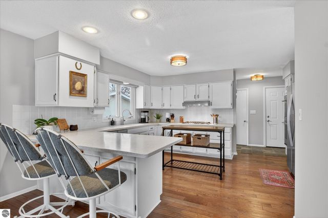 980 Glencoe Road, Alma, MI 48801