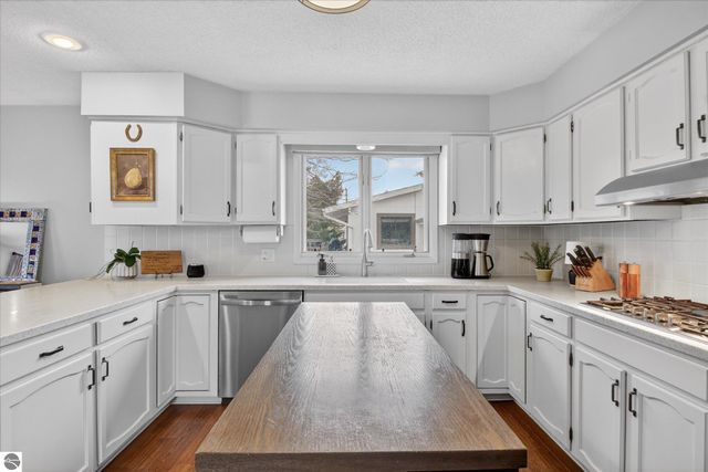 980 Glencoe Road, Alma, MI 48801