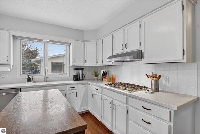 980 Glencoe Road, Alma, MI 48801