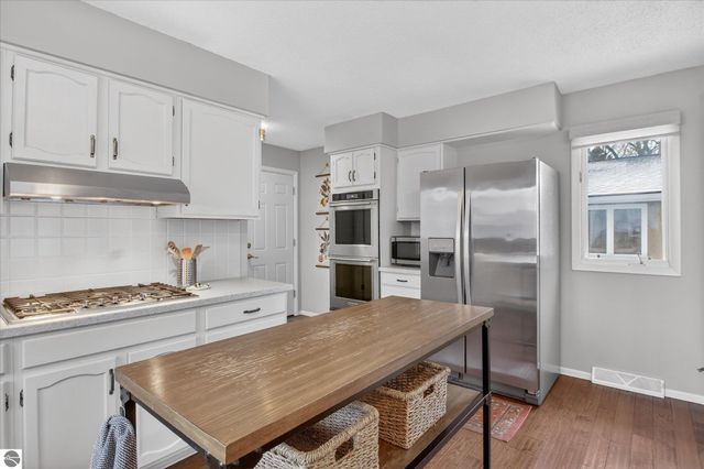 980 Glencoe Road, Alma, MI 48801