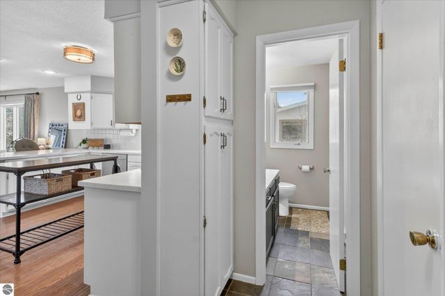 980 Glencoe Road, Alma, MI 48801