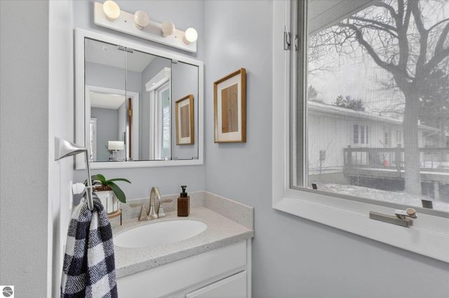 980 Glencoe Road, Alma, MI 48801