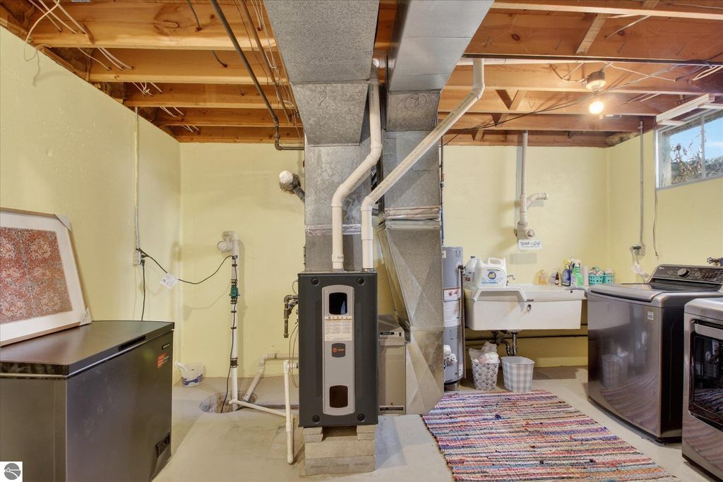 Image 22 of property listing at 980 Glencoe Road, Alma, MI 48801