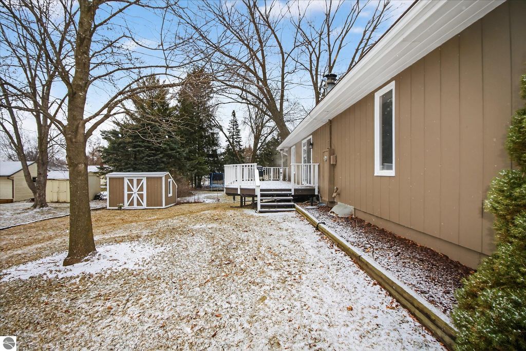 Image 29 of property listing at 980 Glencoe Road, Alma, MI 48801