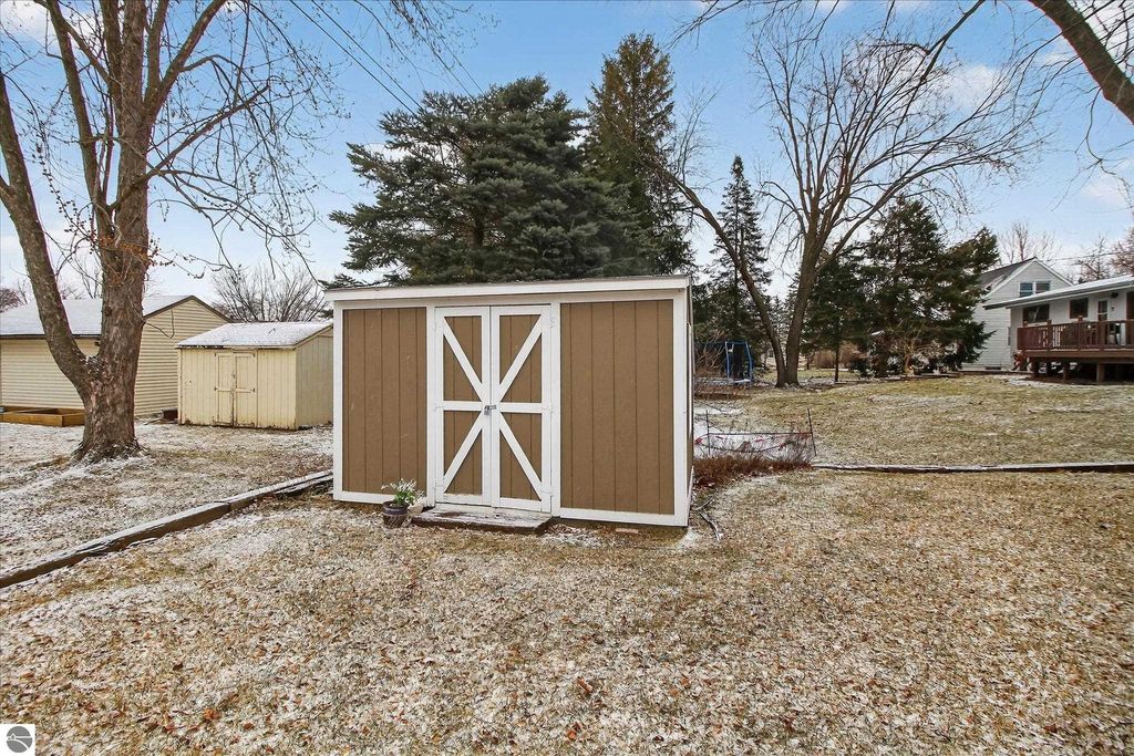 Image 34 of property listing at 980 Glencoe Road, Alma, MI 48801
