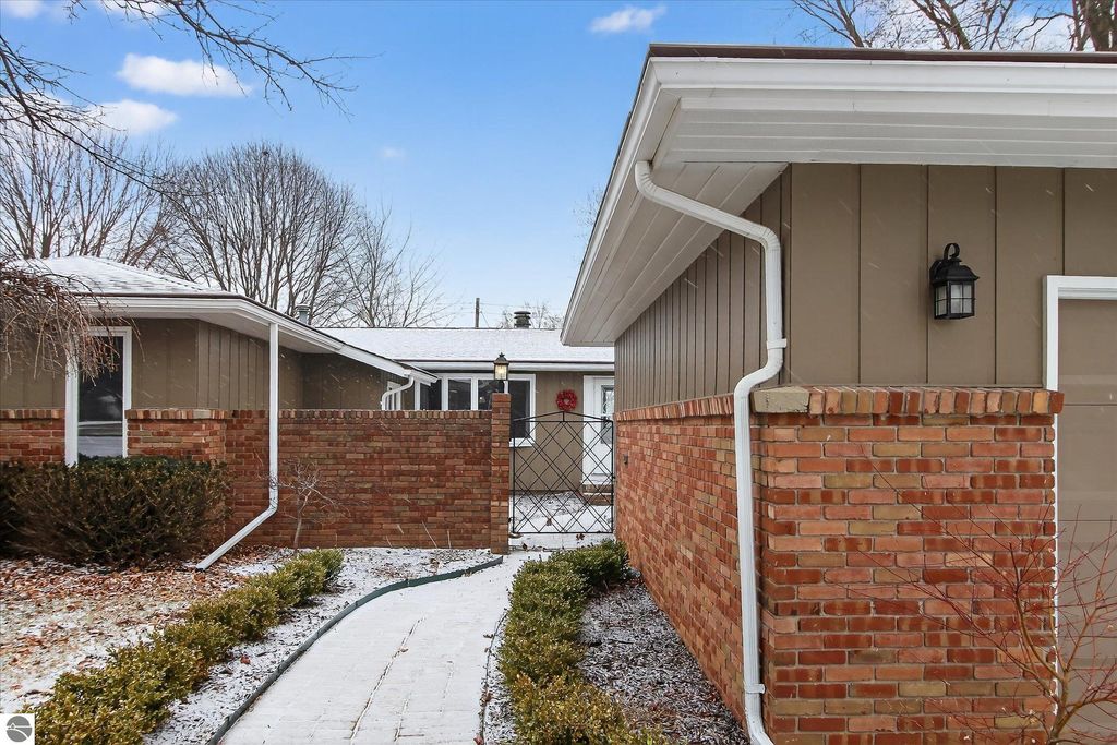 Image 38 of property listing at 980 Glencoe Road, Alma, MI 48801