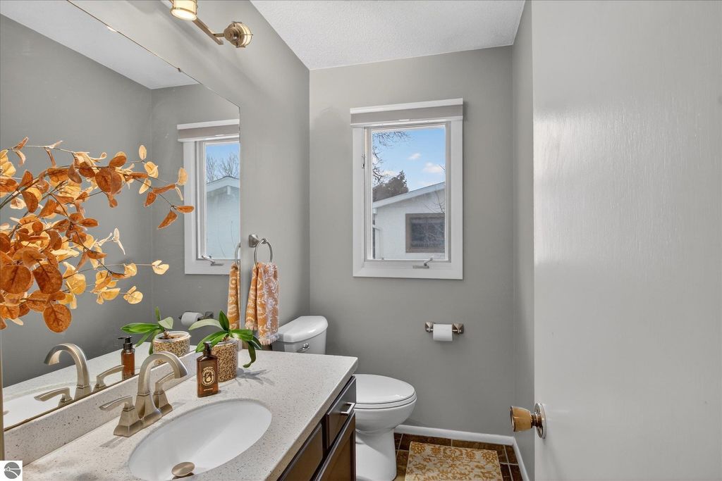 Image 58 of property listing at 980 Glencoe Road, Alma, MI 48801