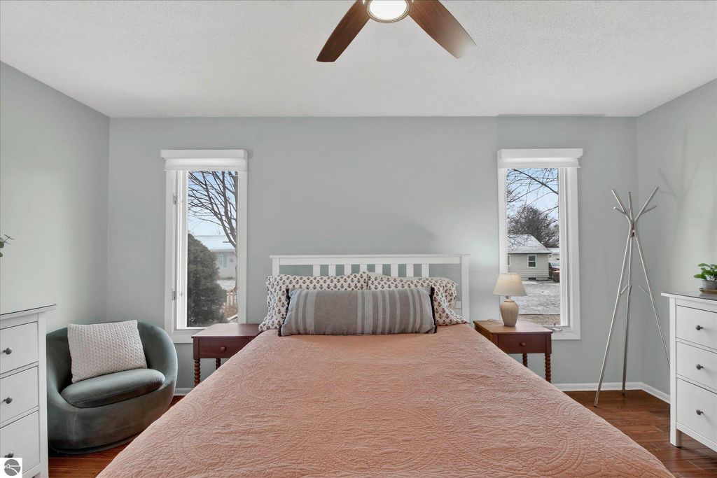 Image 6 of property listing at 980 Glencoe Road, Alma, MI 48801