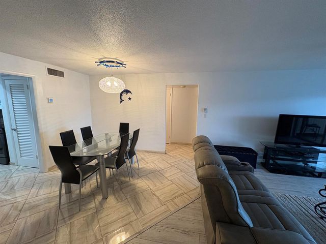 117 Lehane Terrace 210, North Palm Beach, FL 33408