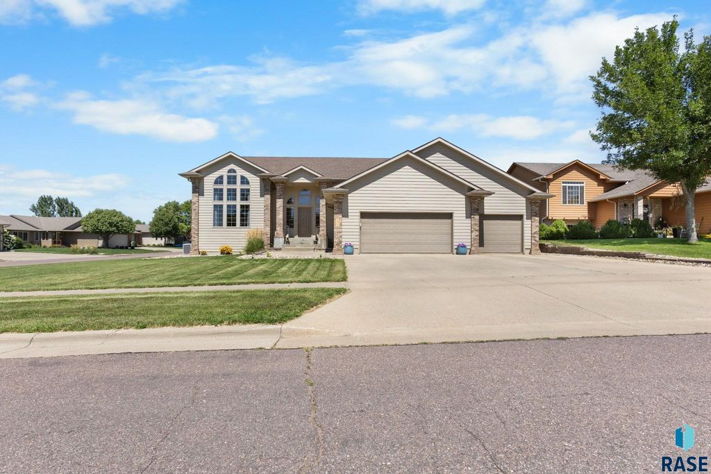 7412 W Zinnia Cir Circle, Sioux Falls, SD 57106