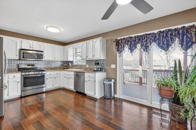 105 Hunterwood Dr, White House, TN 37188