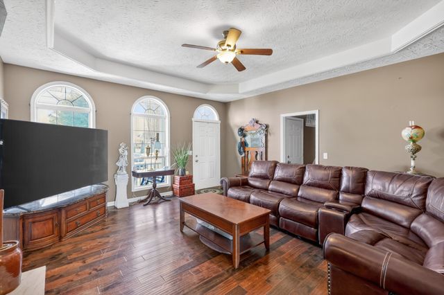 105 Hunterwood Dr, White House, TN 37188