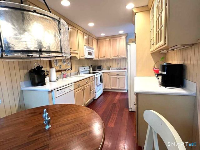 192 Park Street 4, New Canaan, CT 06840