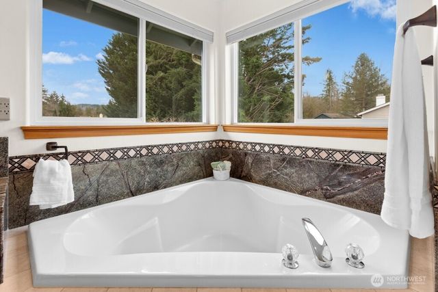 4184 327th Circle NE, Carnation, WA 98014