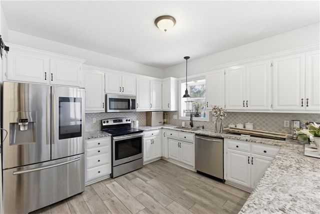 17927 W 158 Street, Olathe, KS 66062