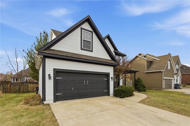 17927 W 158 Street, Olathe, KS 66062