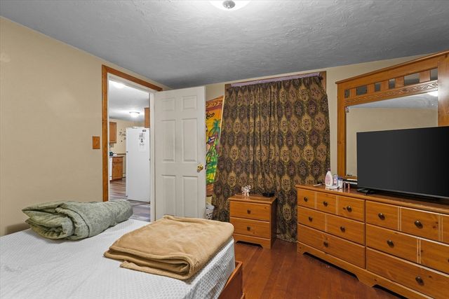 28 Lennon St, Gardner, MA 01440