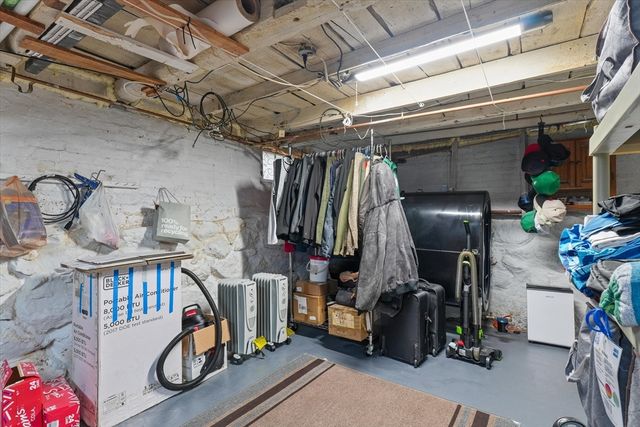 28 Lennon St, Gardner, MA 01440