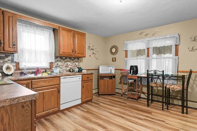 28 Lennon St, Gardner, MA 01440