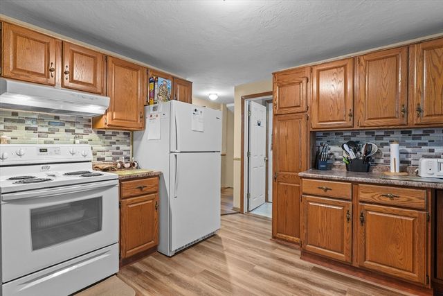 28 Lennon St, Gardner, MA 01440