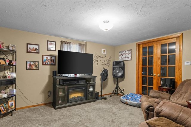 28 Lennon St, Gardner, MA 01440