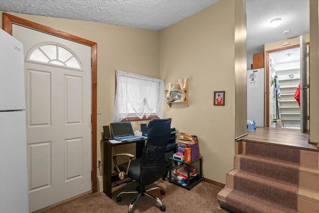 28 Lennon St, Gardner, MA 01440