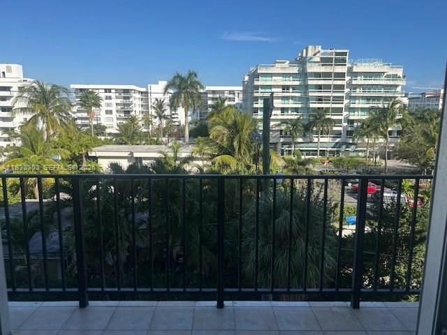 1001 91st St 408, Bay Harbor Islands, FL 33154