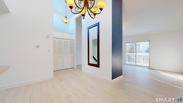 10 Glenview Drive 10, Cromwell, CT 06416