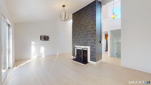 10 Glenview Drive 10, Cromwell, CT 06416