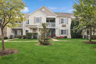 813 Silverstone Drive 813, Carpentersville, IL 60110