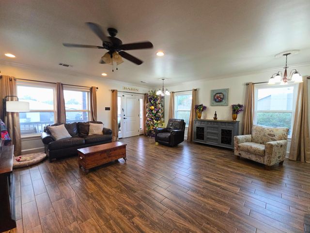 255 West 24th Street, Larose, LA 70373