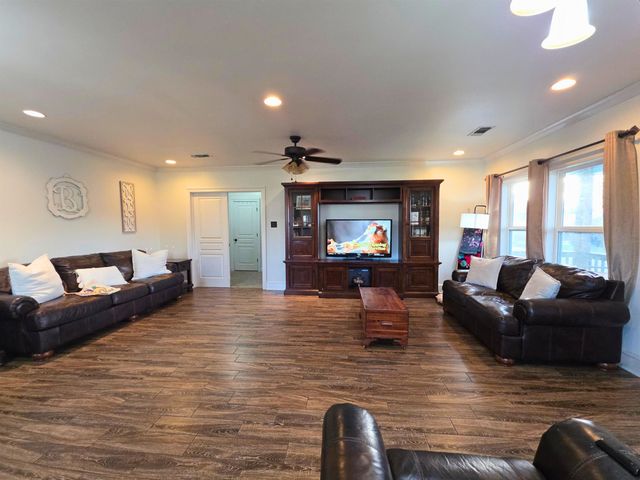 255 West 24th Street, Larose, LA 70373